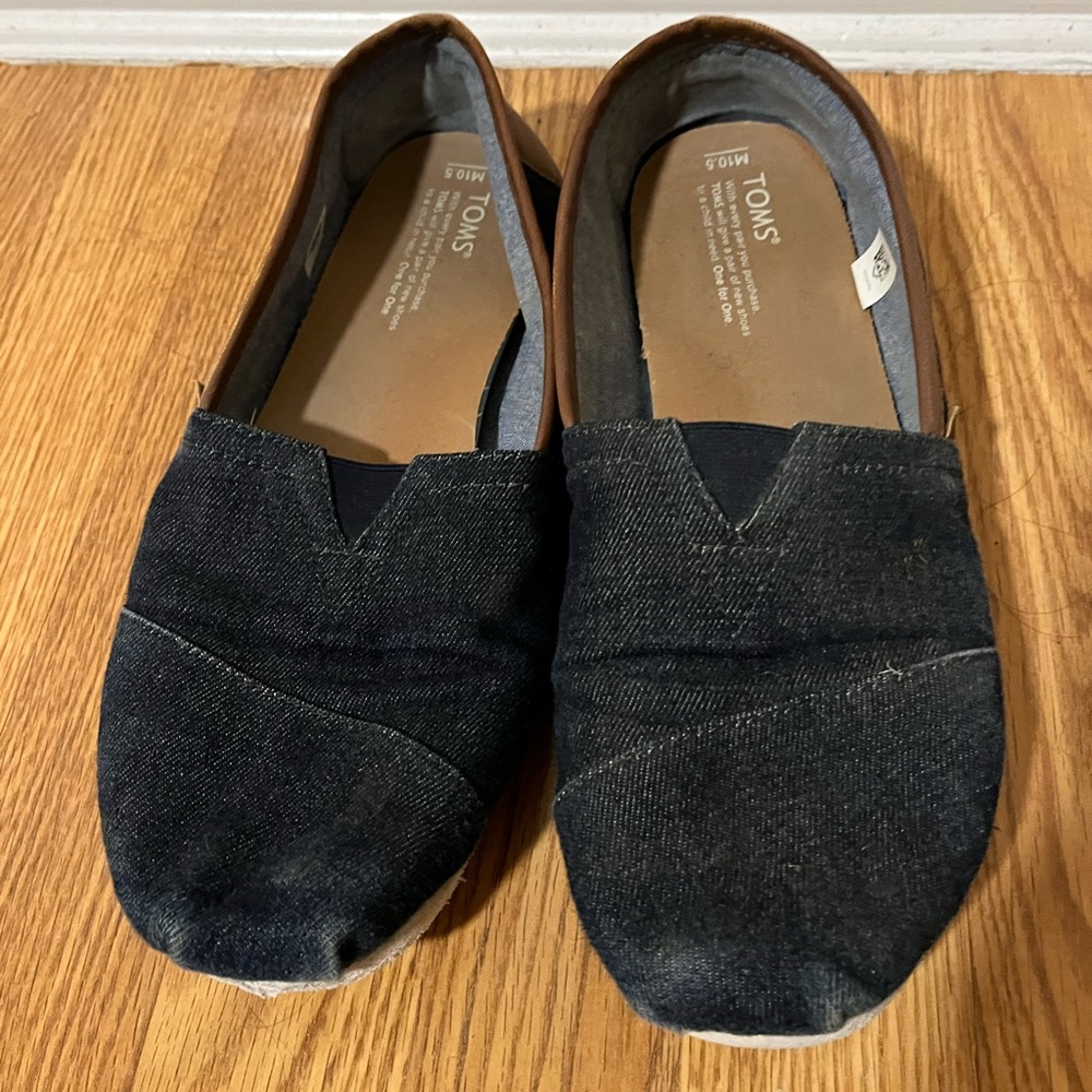 Toms slip on